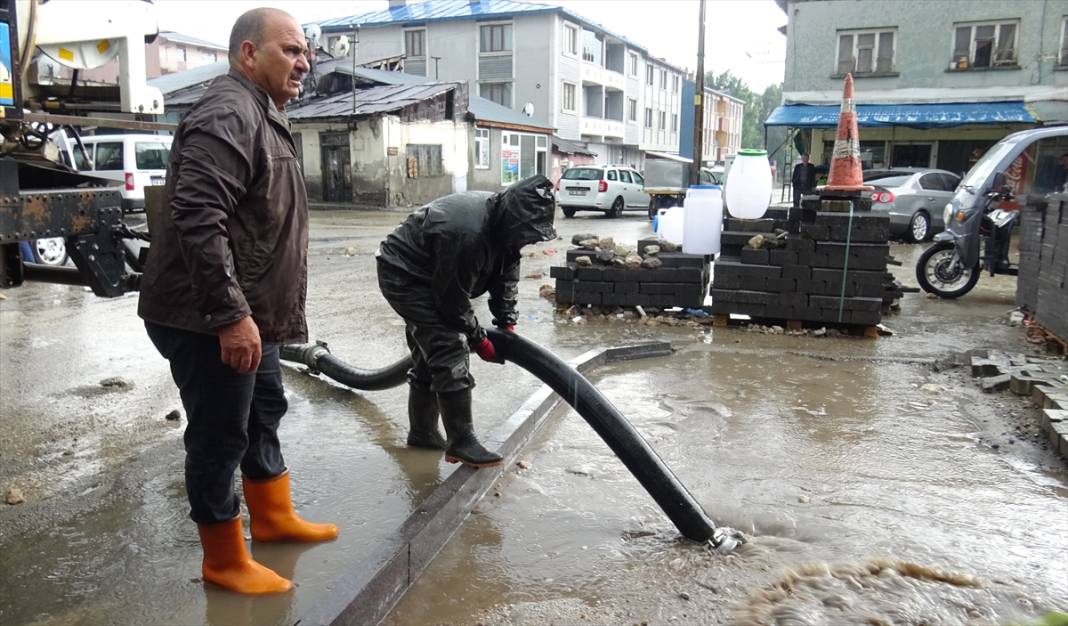 Yaz ortasında bir ilimizi sel aldı 7